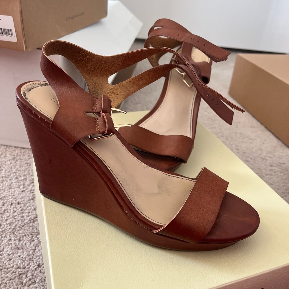 dark brown wedges